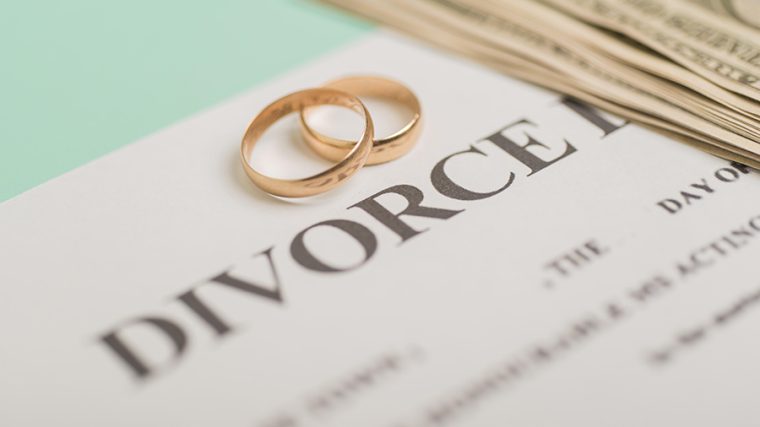 découvrez les implications et démarches liées au jugement de divorce non signifié par huissier, ainsi que les recours possibles en cas de non-notification officielle.